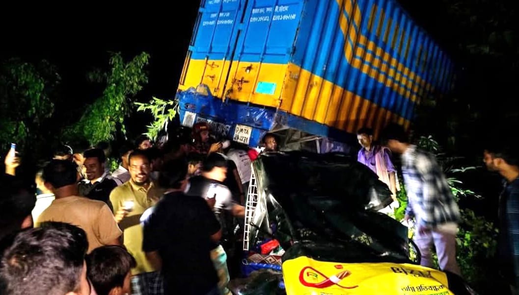 লক্ষ্মীপুরে কাভার্ড ভ্যান-অটোরিকশার সংঘর্ষে নিহত ১, আহত ৫